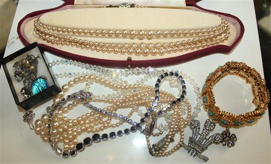 Mixed costume jewellery(-)